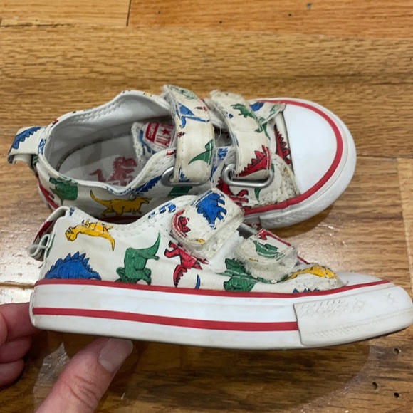 converse dinosaur velcro